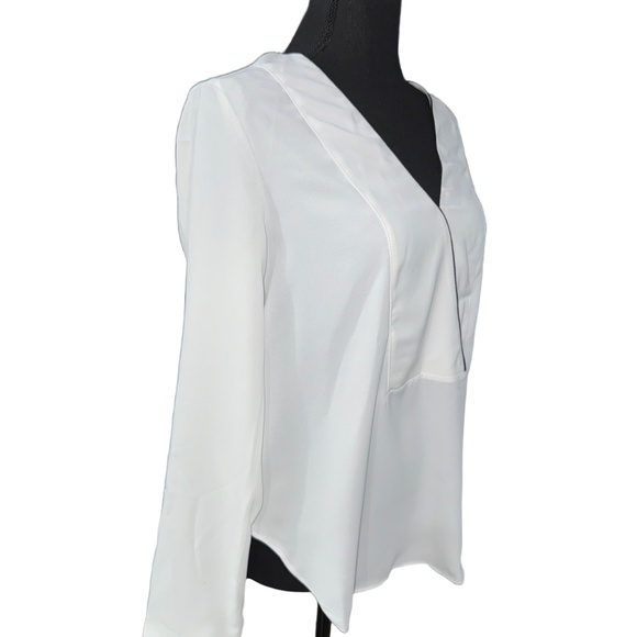 MNG by Mango NWT Women’s Asymmetrical V-neck Blouse in White-Size 8 (Medium) - Picture 4 of 10